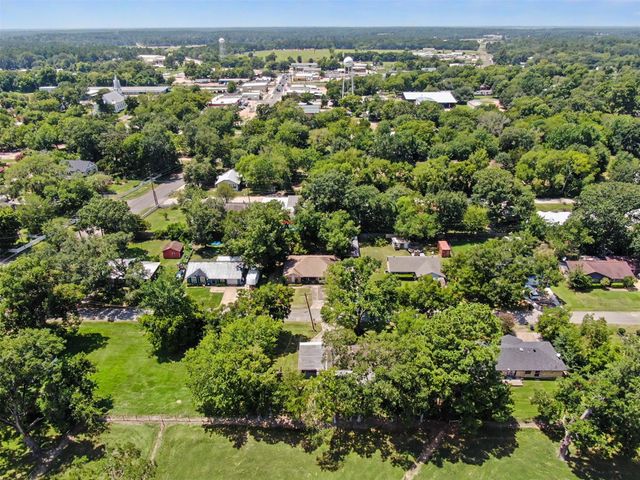 11 Hardy Hollow Drive, New Waverly, TX 77358