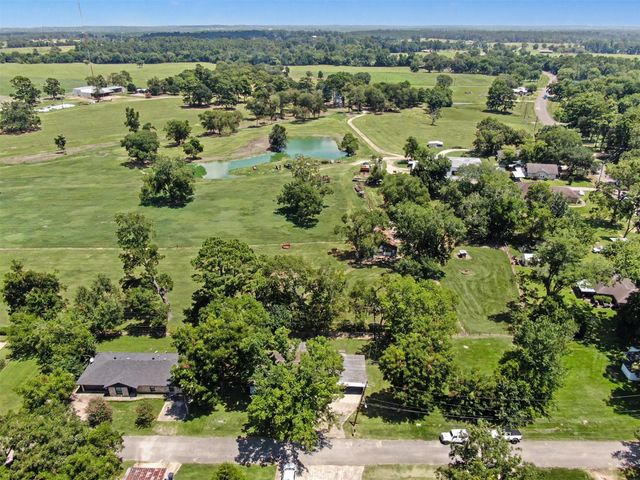 11 Hardy Hollow Drive, New Waverly, TX 77358