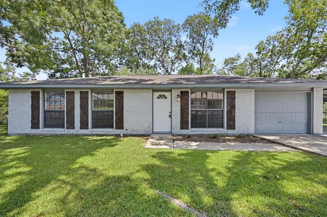 11 Hardy Hollow Drive, New Waverly, TX 77358