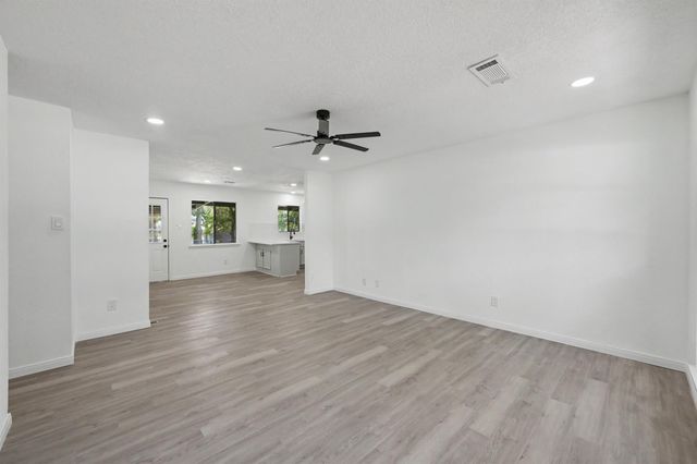 11 Hardy Hollow Drive, New Waverly, TX 77358