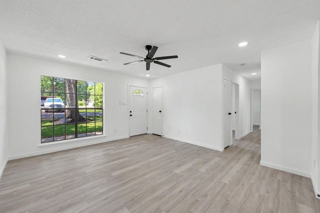 11 Hardy Hollow Drive, New Waverly, TX 77358