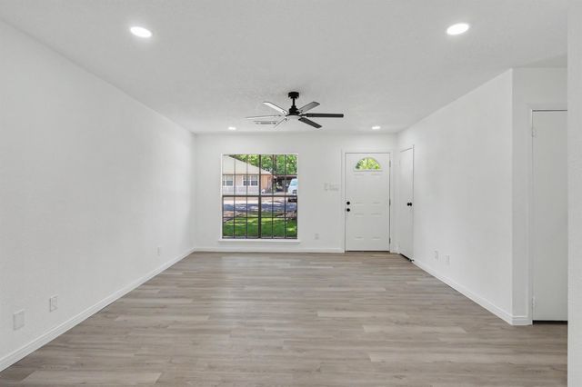 11 Hardy Hollow Drive, New Waverly, TX 77358