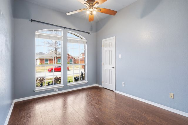 807 Kathryn Drive, Lewisville, TX 75067