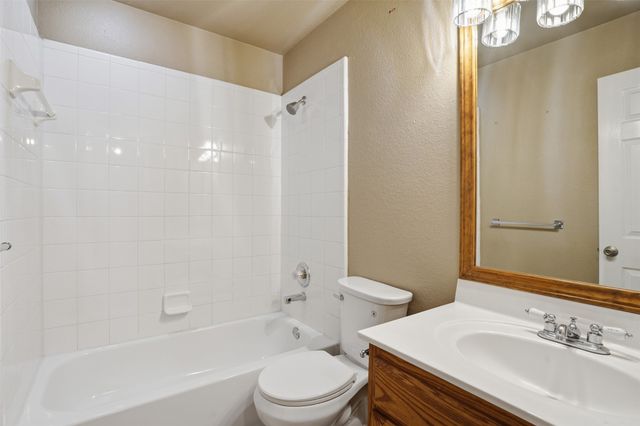 807 Kathryn Drive, Lewisville, TX 75067