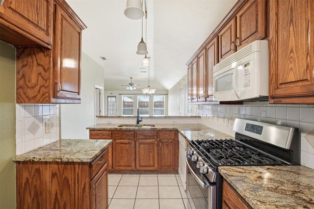 807 Kathryn Drive, Lewisville, TX 75067