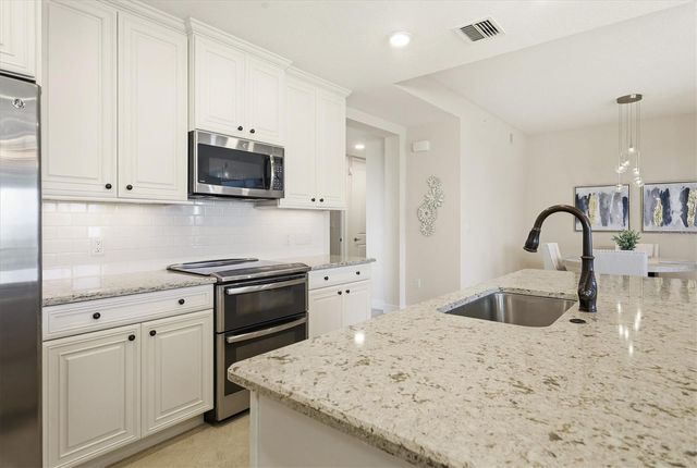 395 ARUBA CIRCLE 303, Bradenton, FL 34209