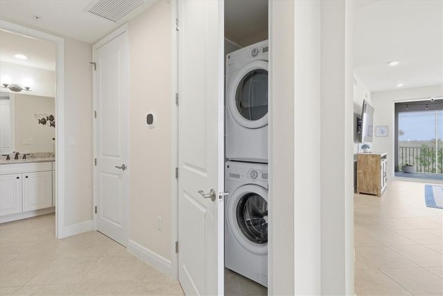 395 ARUBA CIRCLE 303, Bradenton, FL 34209