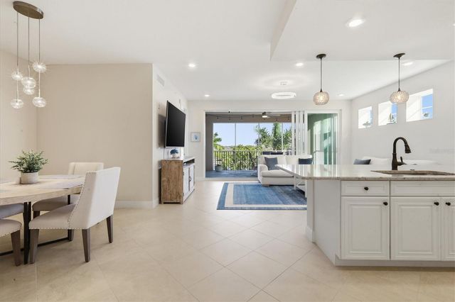 395 ARUBA CIRCLE 303, Bradenton, FL 34209