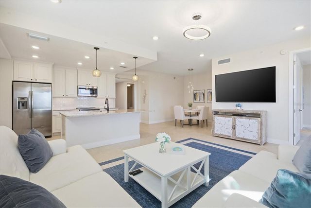 395 ARUBA CIRCLE 303, Bradenton, FL 34209