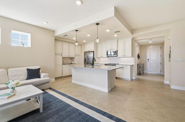 395 ARUBA CIRCLE 303, Bradenton, FL 34209