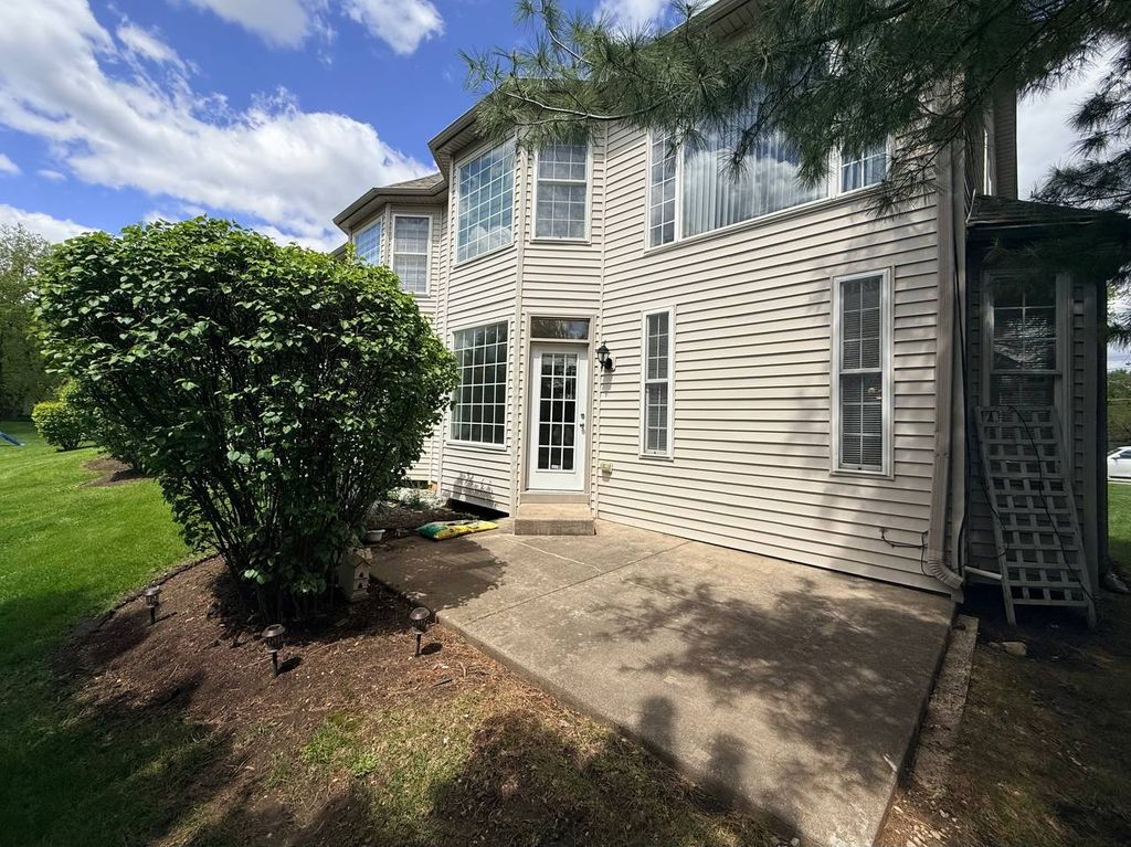 Image 24 of property listing at 930 CASE Street, Naperville, IL 60563