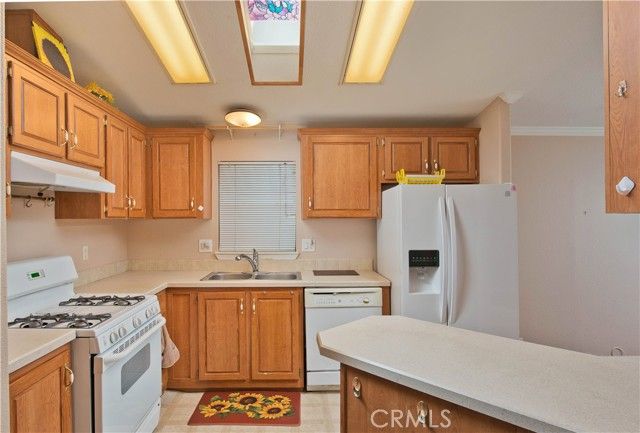 21001 Plummer Street 19, Chatsworth (los Angeles), CA 91311