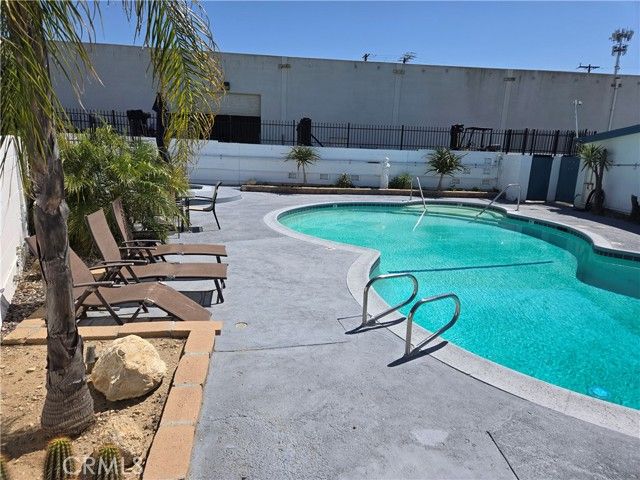 21001 Plummer Street 19, Chatsworth (los Angeles), CA 91311