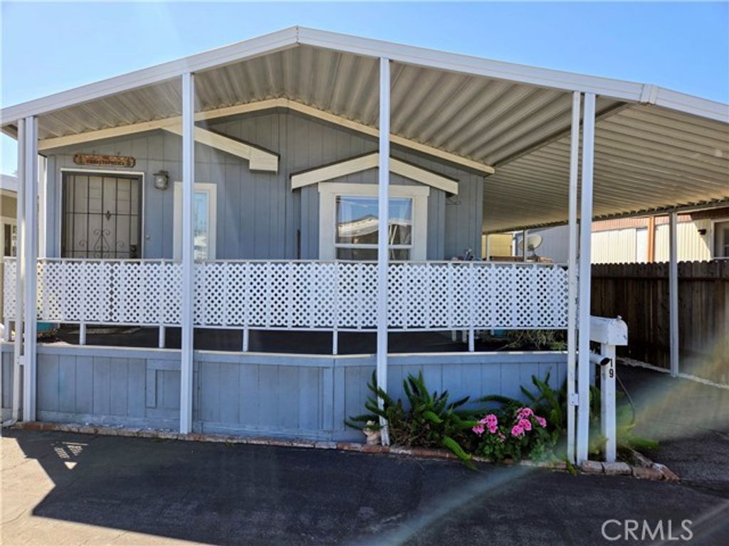 21001 Plummer Street 19, Chatsworth (los Angeles), CA 91311