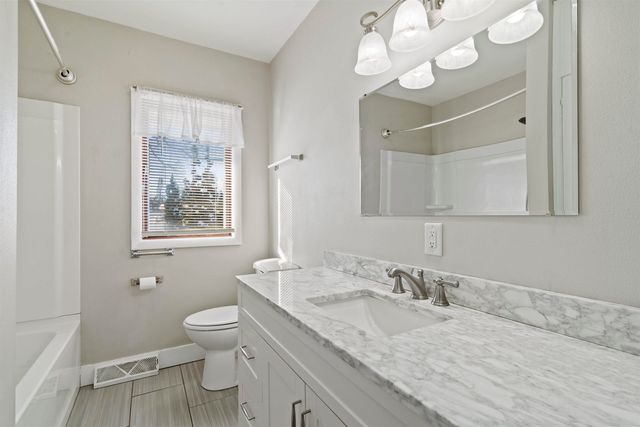 3321 Tucson Drive, Cedar Falls, IA 50613