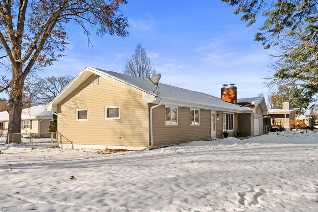 3321 Tucson Drive, Cedar Falls, IA 50613