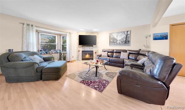 39100 E Archer Drive, Harrison Twp, MI 48045