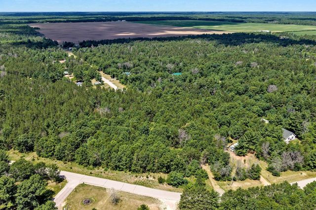 950 W Trout Valley Road, Hancock, WI 54943