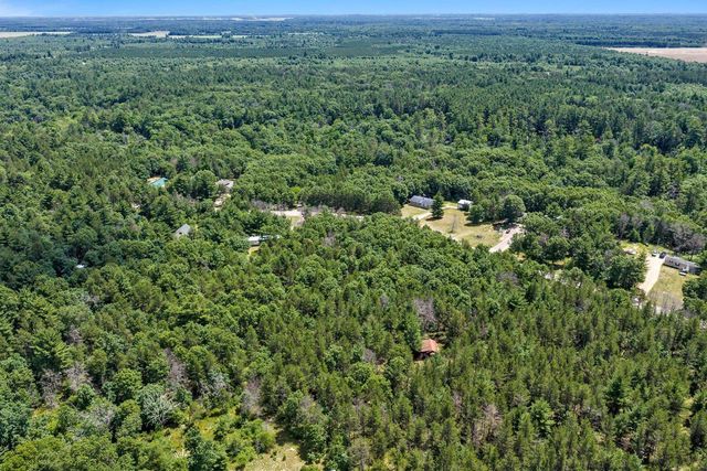 950 W Trout Valley Road, Hancock, WI 54943