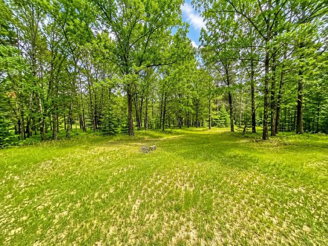 950 W Trout Valley Road, Hancock, WI 54943