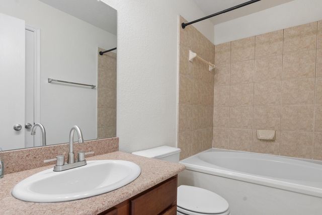 2658 Skyview Downs Drive, Houston, TX 77047