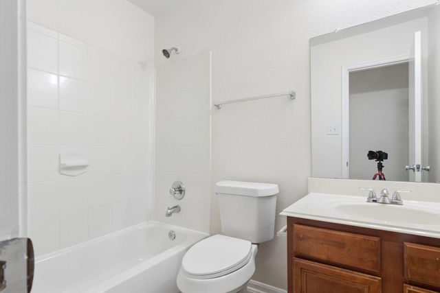 2658 Skyview Downs Drive, Houston, TX 77047
