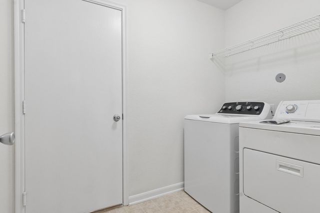 2658 Skyview Downs Drive, Houston, TX 77047