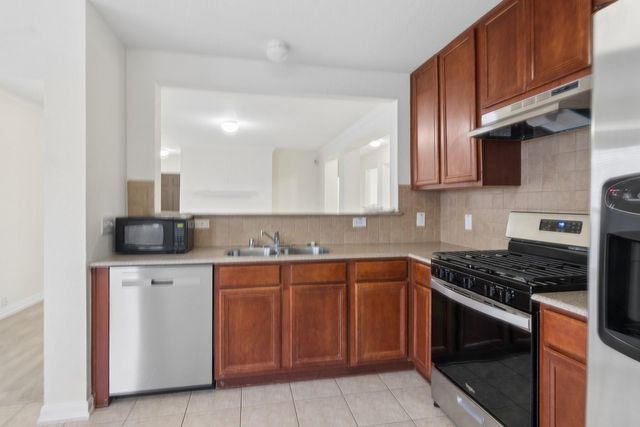 2658 Skyview Downs Drive, Houston, TX 77047