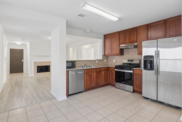 2658 Skyview Downs Drive, Houston, TX 77047