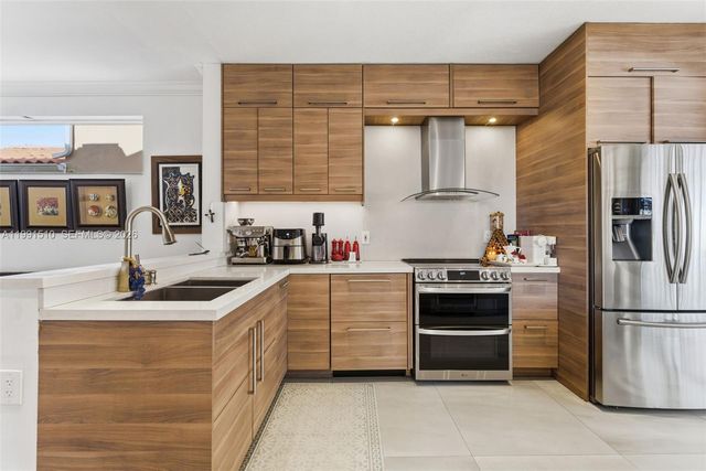 8657 NW 2nd St, Miami, FL 33126