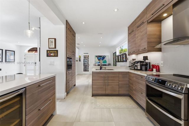 8657 NW 2nd St, Miami, FL 33126