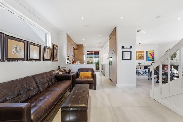 8657 NW 2nd St, Miami, FL 33126