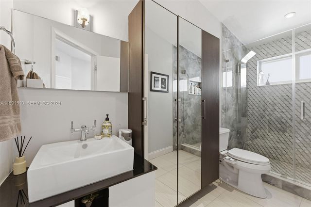 8657 NW 2nd St, Miami, FL 33126