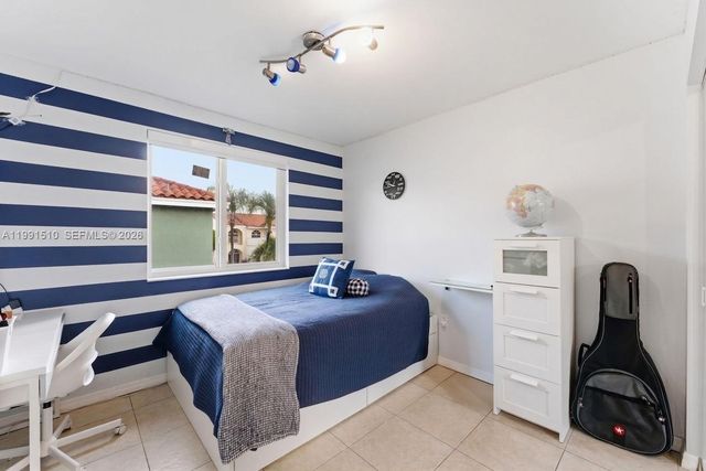 8657 NW 2nd St, Miami, FL 33126