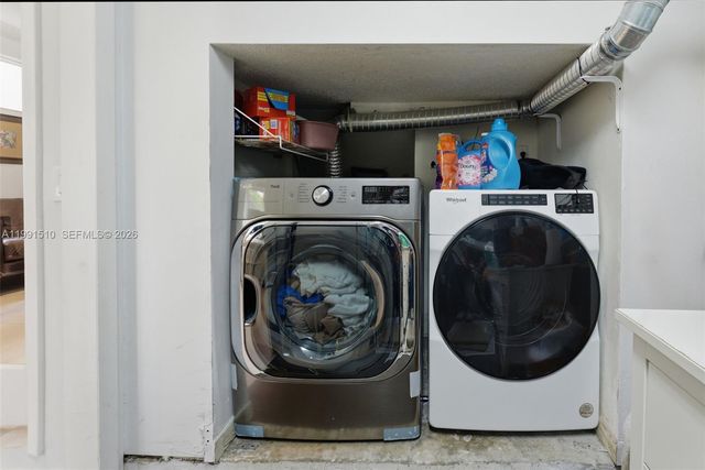 8657 NW 2nd St, Miami, FL 33126