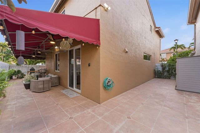 8657 NW 2nd St, Miami, FL 33126