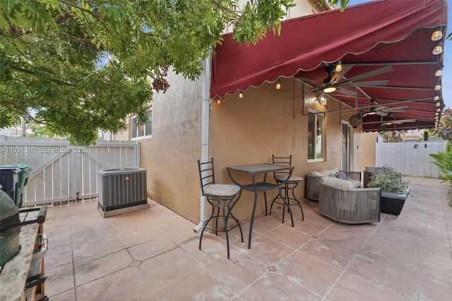 8657 NW 2nd St, Miami, FL 33126