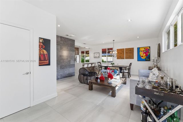 8657 NW 2nd St, Miami, FL 33126