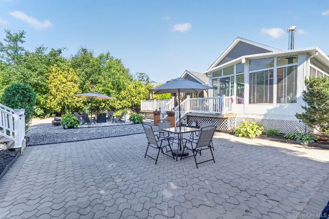 17 Woodlawn Avenue, East Moriches, NY 11940