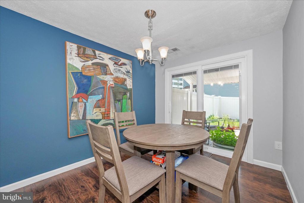 Image 6 of property listing at 330 HEATHER RIDGE DR, Frederick, MD 21702