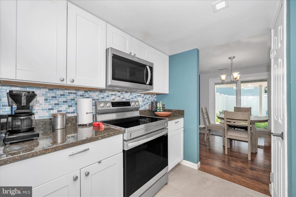 Image 8 of property listing at 330 HEATHER RIDGE DR, Frederick, MD 21702