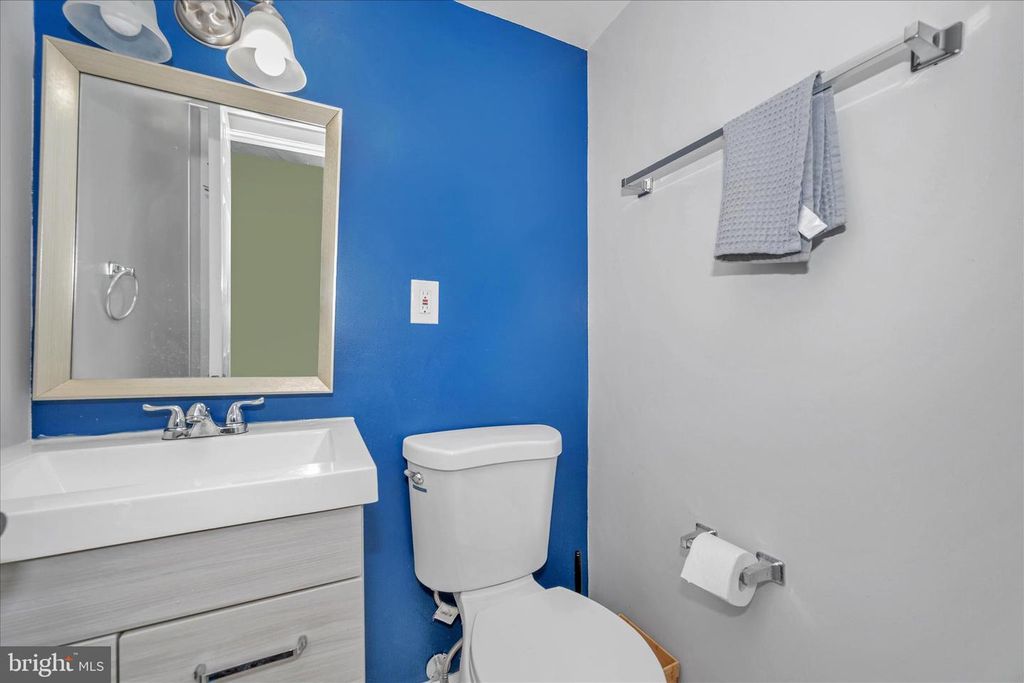 Image 13 of property listing at 330 HEATHER RIDGE DR, Frederick, MD 21702