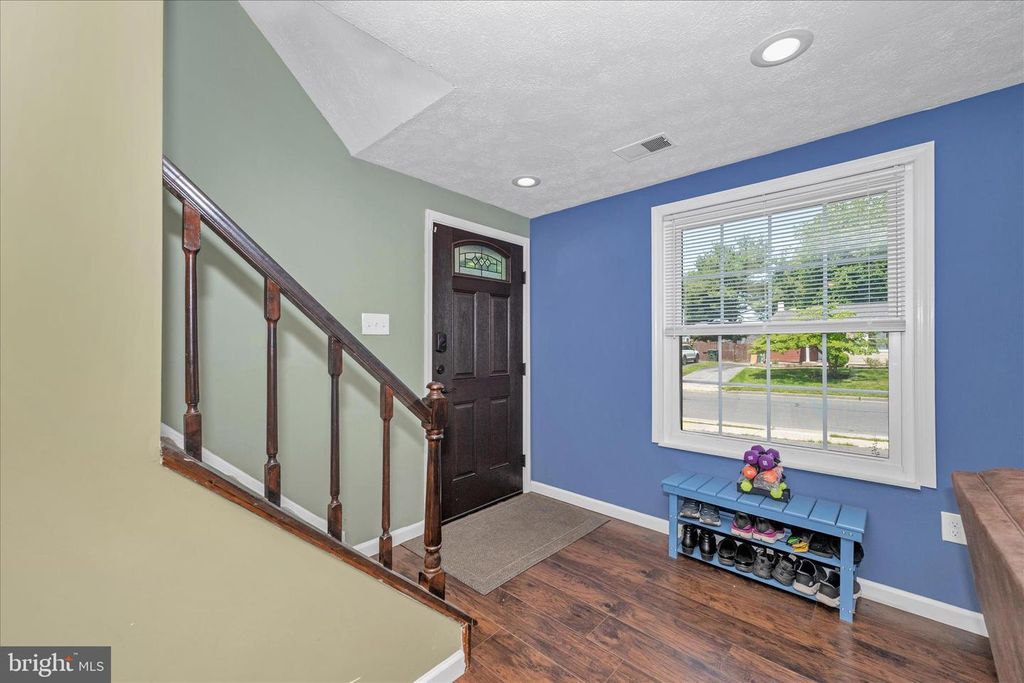 Image 3 of property listing at 330 HEATHER RIDGE DR, Frederick, MD 21702