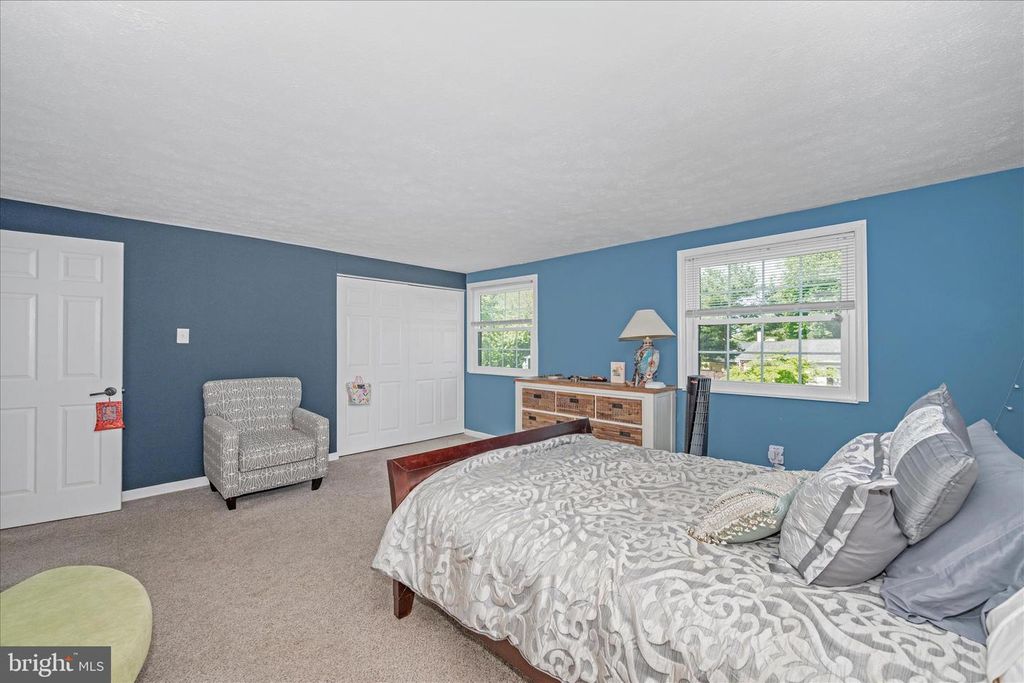 Image 15 of property listing at 330 HEATHER RIDGE DR, Frederick, MD 21702
