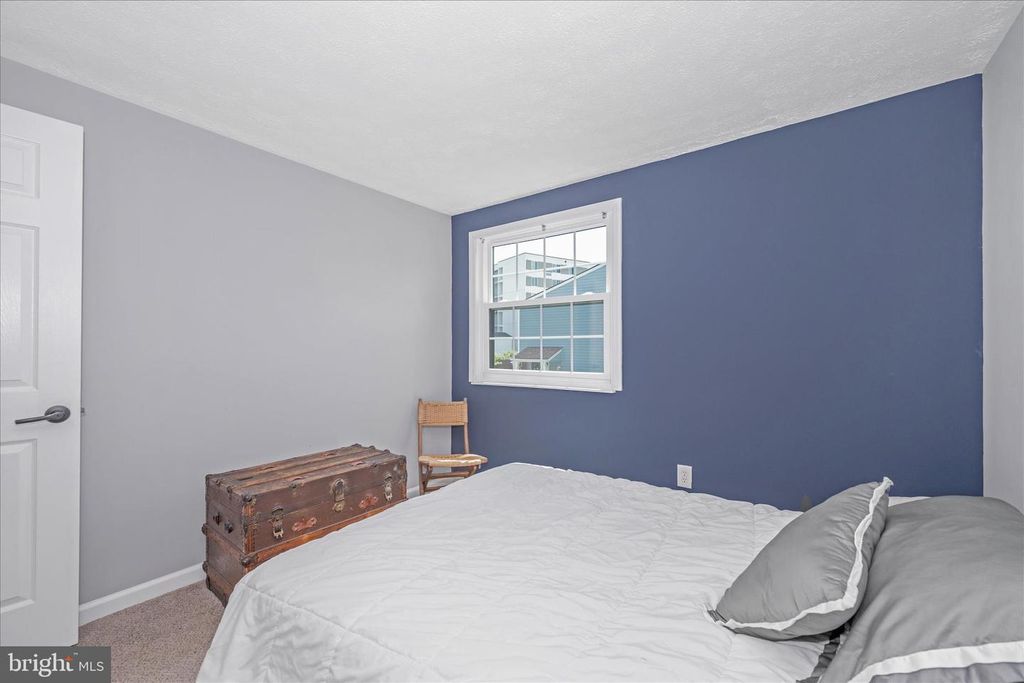 Image 17 of property listing at 330 HEATHER RIDGE DR, Frederick, MD 21702
