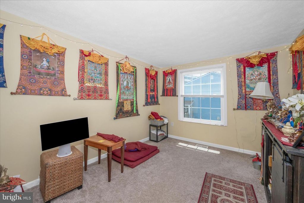 Image 18 of property listing at 330 HEATHER RIDGE DR, Frederick, MD 21702