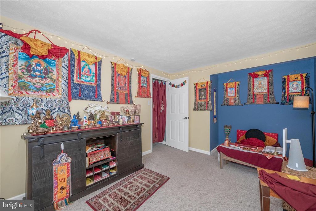 Image 19 of property listing at 330 HEATHER RIDGE DR, Frederick, MD 21702