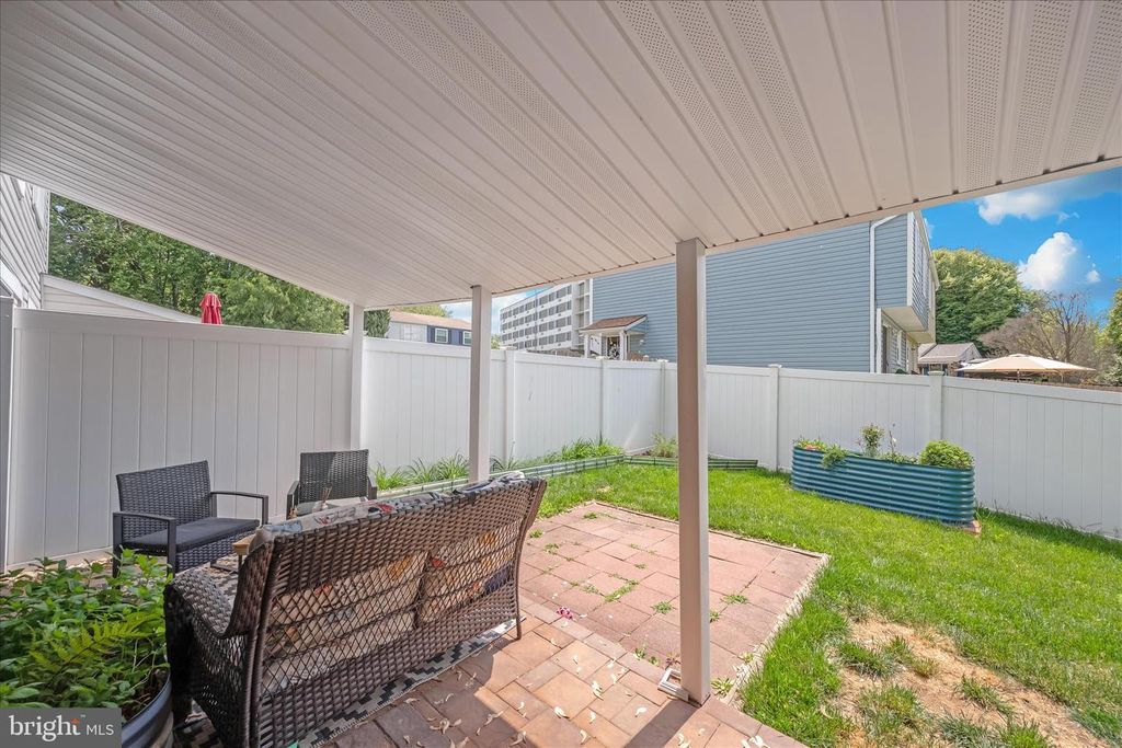 Image 23 of property listing at 330 HEATHER RIDGE DR, Frederick, MD 21702