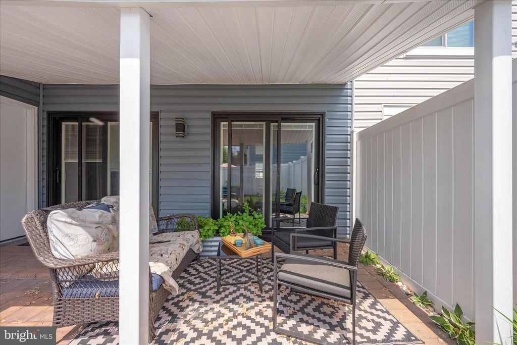 Image 24 of property listing at 330 HEATHER RIDGE DR, Frederick, MD 21702