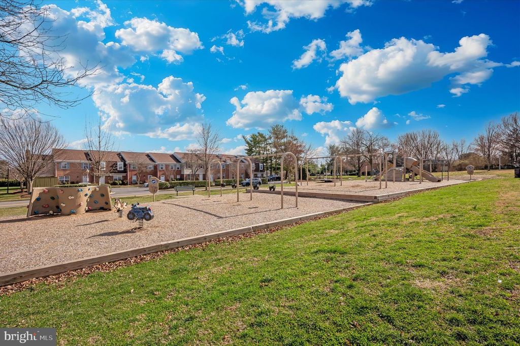Image 33 of property listing at 330 HEATHER RIDGE DR, Frederick, MD 21702